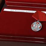 Андрей Травников вручил депутату «Единой России» медаль ордена «За заслуги перед Отечеством» II степени