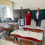 Алексей Антонов осмотрел готовность самойловской школы к новому учебному году