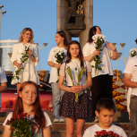 Молодогвардейцы поздравили жителей Удмуртской Республики в преддверии Дня флага