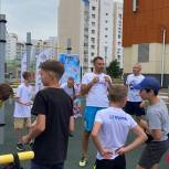 На стадионе лицея «Звезда» прошла зарядка с чемпионом