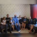 В Кузбассе дети из многодетной семьи получили школьные принадлежности