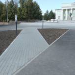 В сквере у Центрального клуба в Металлургическом районе заканчивается первый этап благоустройства