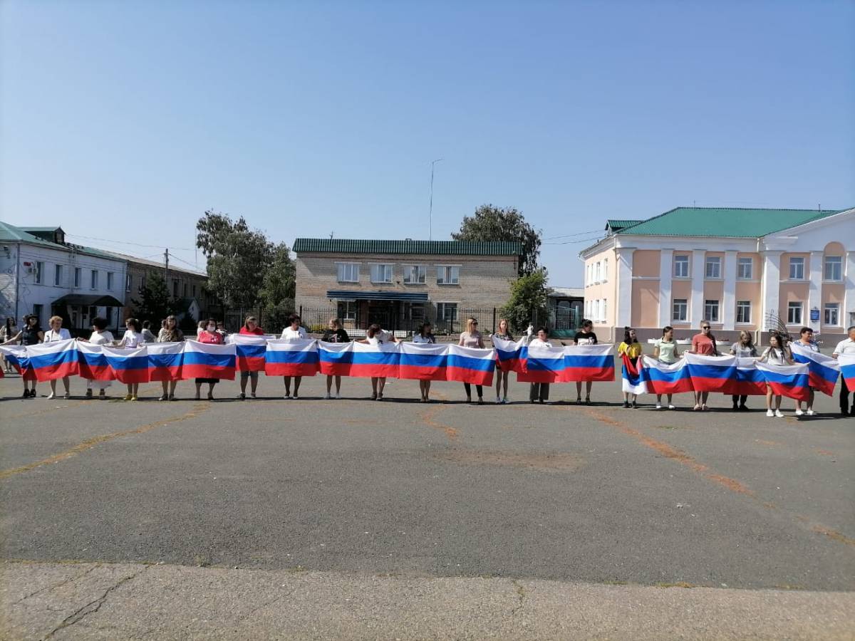 На центральной площади Чесмы прошло красочное мероприятие, посвященное Дню  флага России