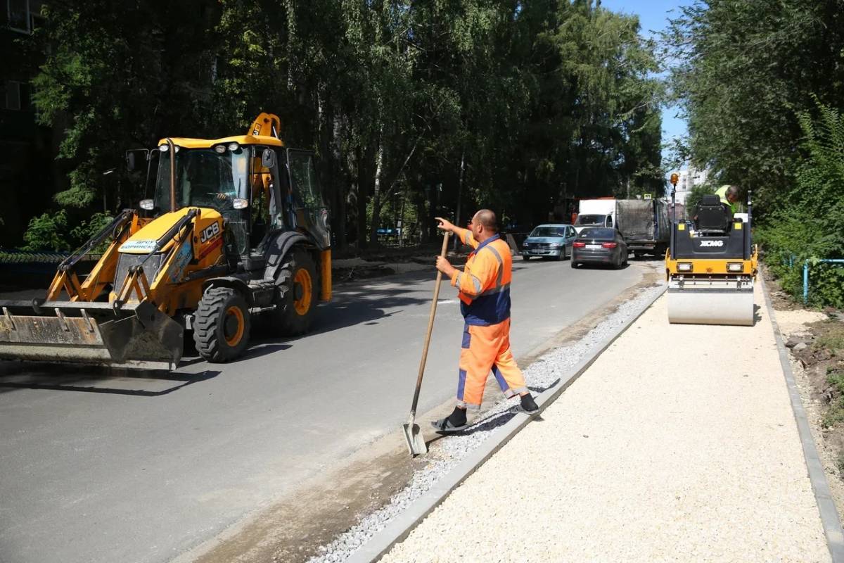 В Липецке продолжают приводить в порядок дороги