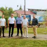 Завершаются работы по благоустройству нового сквера в поселке Локомотивный