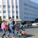 С 1 сентября родители детей до 8 лет будут получать выплаты по больничным в размере 100% от зарплаты
