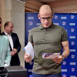 Александр Бречалов посетил региональный Штаб общественной поддержки