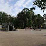 Благоустройство спортивных объектов проводят в Саянске в рамках партпроекта «Народные инициативы»