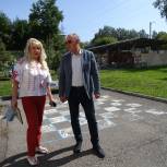 Депутат помог отремонтировать ограждение детского сада