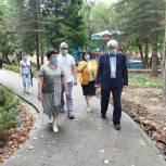 Юрий Смирнов посетил Летний сад в Родниках и оценил ход работ по его благоустройству