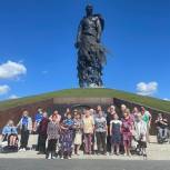 Депутат и волонтёры организовали экскурсионную поездку для пожилых и инвалидов
