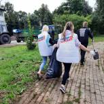 Новгородские молодогвардейцы навели порядок в сквере на Лазаревском переулке