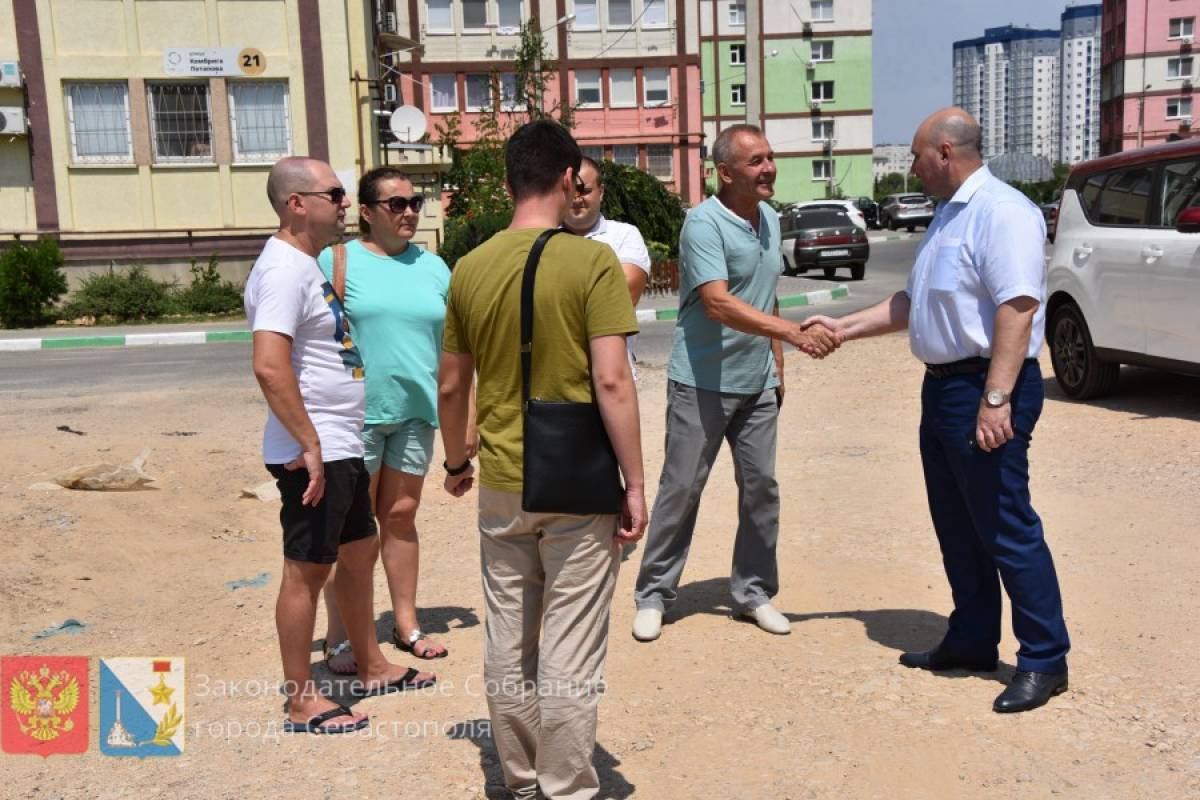 Во дворах по улице Комбрига Потапова появится наружное освещение