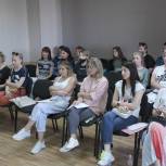 Камчатские школьники-победители конкурса «Сделаем вместе» отправились в детский центр «Артек»
