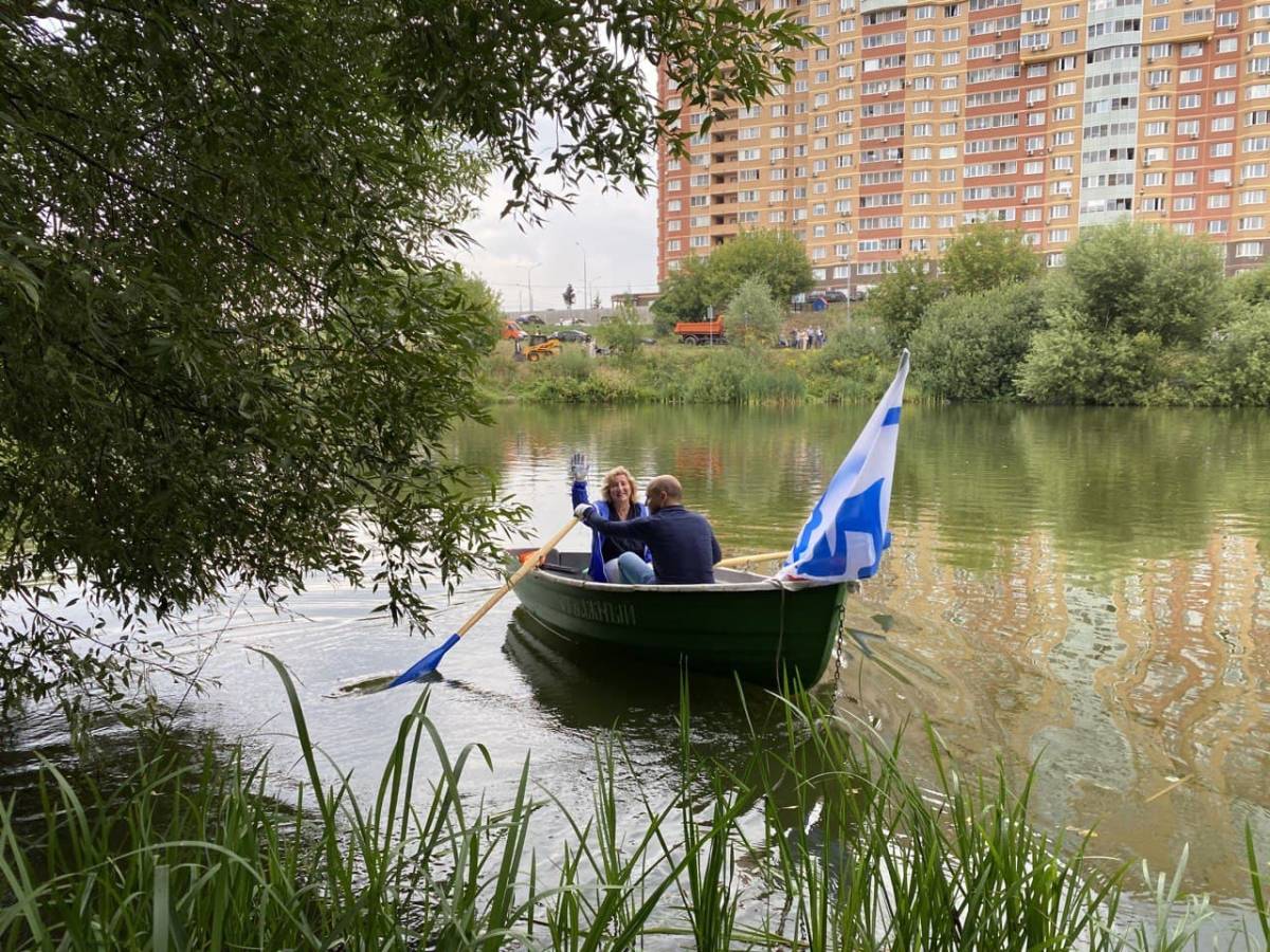 В Видном активисты всероссийского экологического марафона «Дни зелёных  действий» убрали территорию у Тарычевского пруда