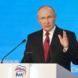 Владимир Путин назвал предвыборную программу "Единой России" народной, выступая на втором этапе съезда партии