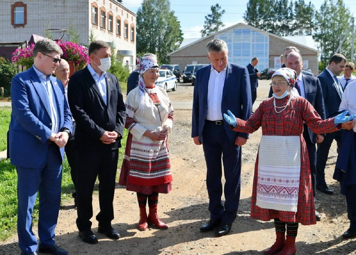 Александр Бречалов представил Андрею Турчаку и Андрею Исаеву инициативы  Сепского дома культуры в Игринском районе