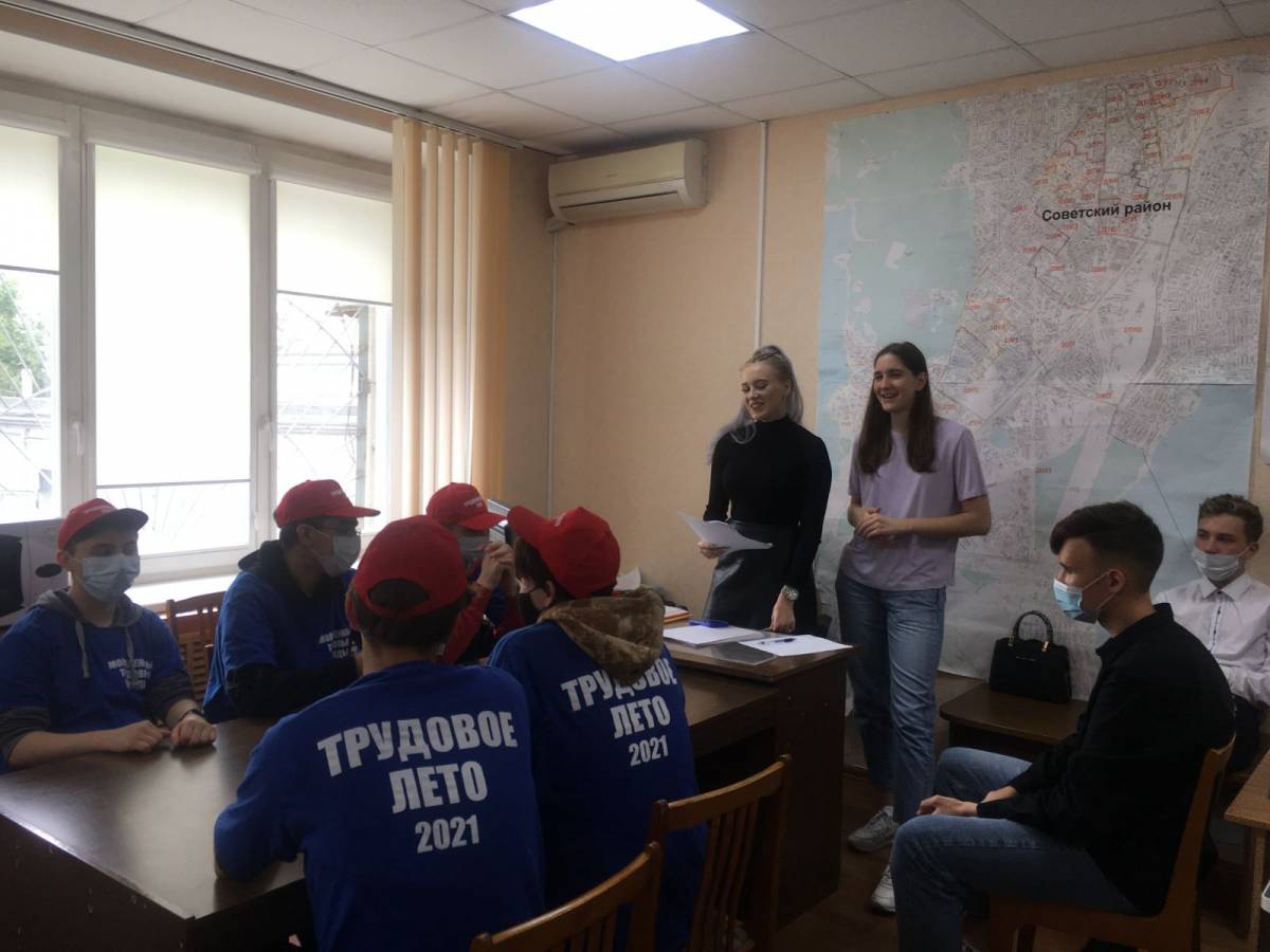 В Советском районе для трудового отряда провели экскурсию в Территориальную  избирательную комиссию