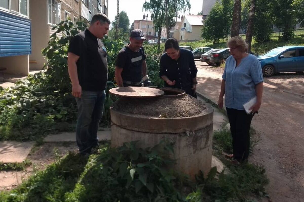 Кировский водоканал номер телефона. МУП «Междуреченский Водоканал». Водоканал Киров. Колодец на улице. Кировский Водоканал.