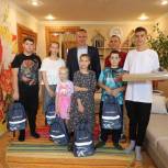 Тюменской семье с шестью детьми помогли собрать ребят в школу