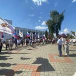 Волонтеры провели флешмоб в поддержку Президента и специальной военной операции