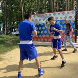 Единороссы провели мастер-класс для участников турнира по боксу