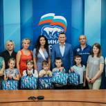 «Единая Россия» оказала помощь семьям из ПВР в подготовке первоклассников к школе