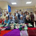 В рамках акции «Бабушкина забота» Союз пенсионеров ЖК Луговое передал около сотни вязаных изделий для жителей Донбасса