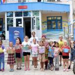 В Башкортостане активисты партпроекта «Старшее поколение» провели мастер-класс по рисованию на воде для детей из Донбасса