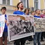 «Молодая Гвардия Единой России» провела акцию протеста против сноса и уничтожения памятников Освободителям Риги