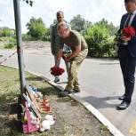 Александр Бречалов возложил цветы к народному мемориалу в Белгороде