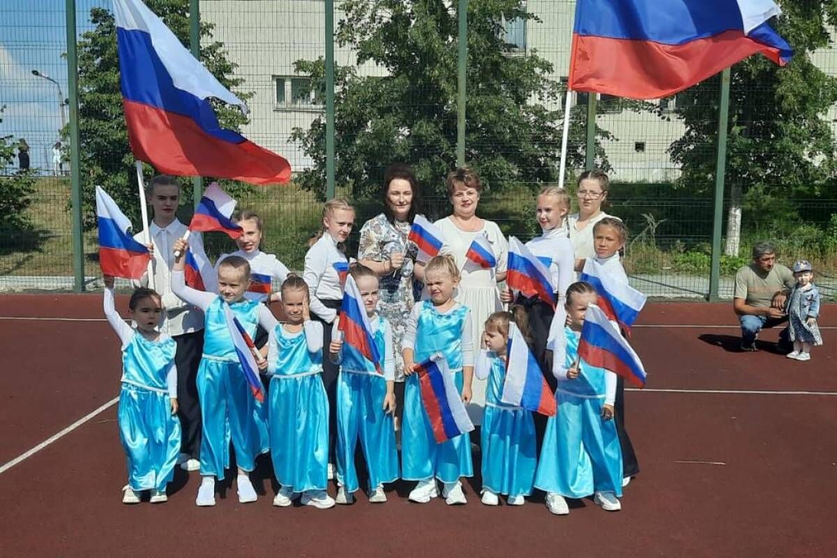 Единороссы Челябинской области провели митинги, концерты и флешмобы в День флага  РФ