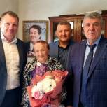 Областные парламентарии посетили участника освобождения Калуги Пелагею Сергеевну Королеву