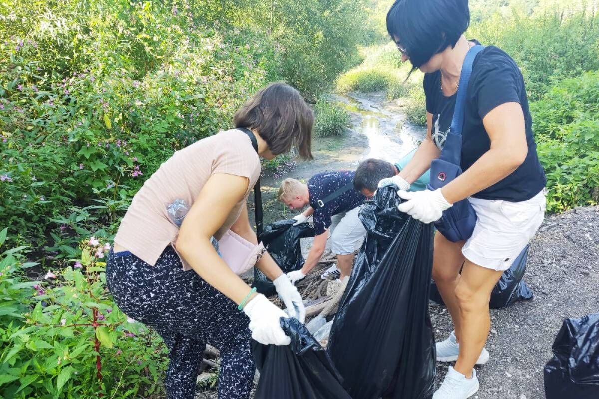 На экологической пробежке липчане очистили от мусора берег и русло Липовки