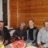 Депутат Гасан Османов посетил братьев-инвалидов из Цумадинского района