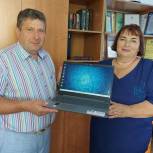Вадскому молодежному  центру «Уникум» вручили ноутбук для реализации проекта-победителя в конкурсе местных отделений партии