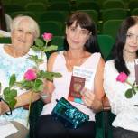 В Задонске вручили паспорта переселенцам из Донбасса