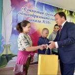 Партийцы Белоярского района приняли участие в акции «Собери ребенка в школу»