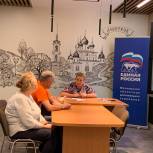 Дмитровские партийцы продолжают оказывать гуманитарную помощь беженцам из ЛДНР