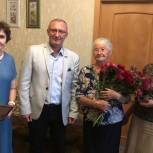 Депутат Челябинской городской Думы поздравил с 95-летним юбилеем жительницу Тракторозаводского района