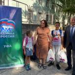 Римма Утяшева вручила канцтовары и форму детям из ПВР «Речные зори»
