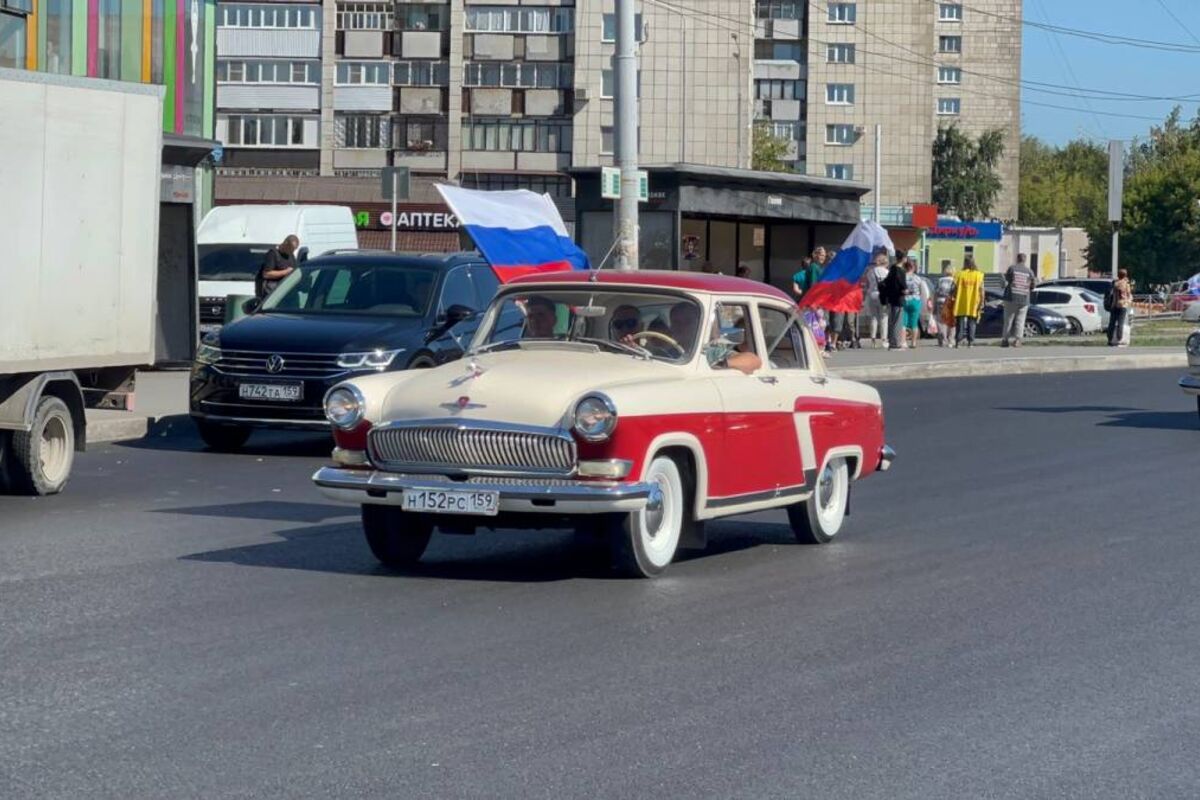 В Перми в честь Дня государственного флага РФ прошёл автопробег «Единой  России»