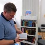 Национальная библиотека Республики Коми передала в Волонтерский центр партии «Единая Россия» литературу для Донбасса