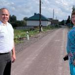 В деревне Большое Шумаково Курского района строят дорогу с твердым покрытием