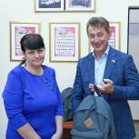 Олег Николаев принял участие в акции «Соберем ребенка в школу»