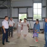 В Тбилисском районе единороссы посетили строящиеся объекты