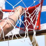 Единороссы восстановили баскетбольные кольца на школьной спортплощадке в Петропавловске-Камчатском