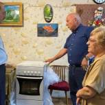 В Подмосковье активисты «Единой России» помогли ветерану заменить газовую плиту