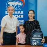 В Тюменской области «Единая Россия» подготовила для первоклассников 1000 рюкзаков с канцелярией
