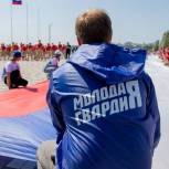 «Единая Россия» провела патриотические акции в честь Дня флага в регионах ЦФО